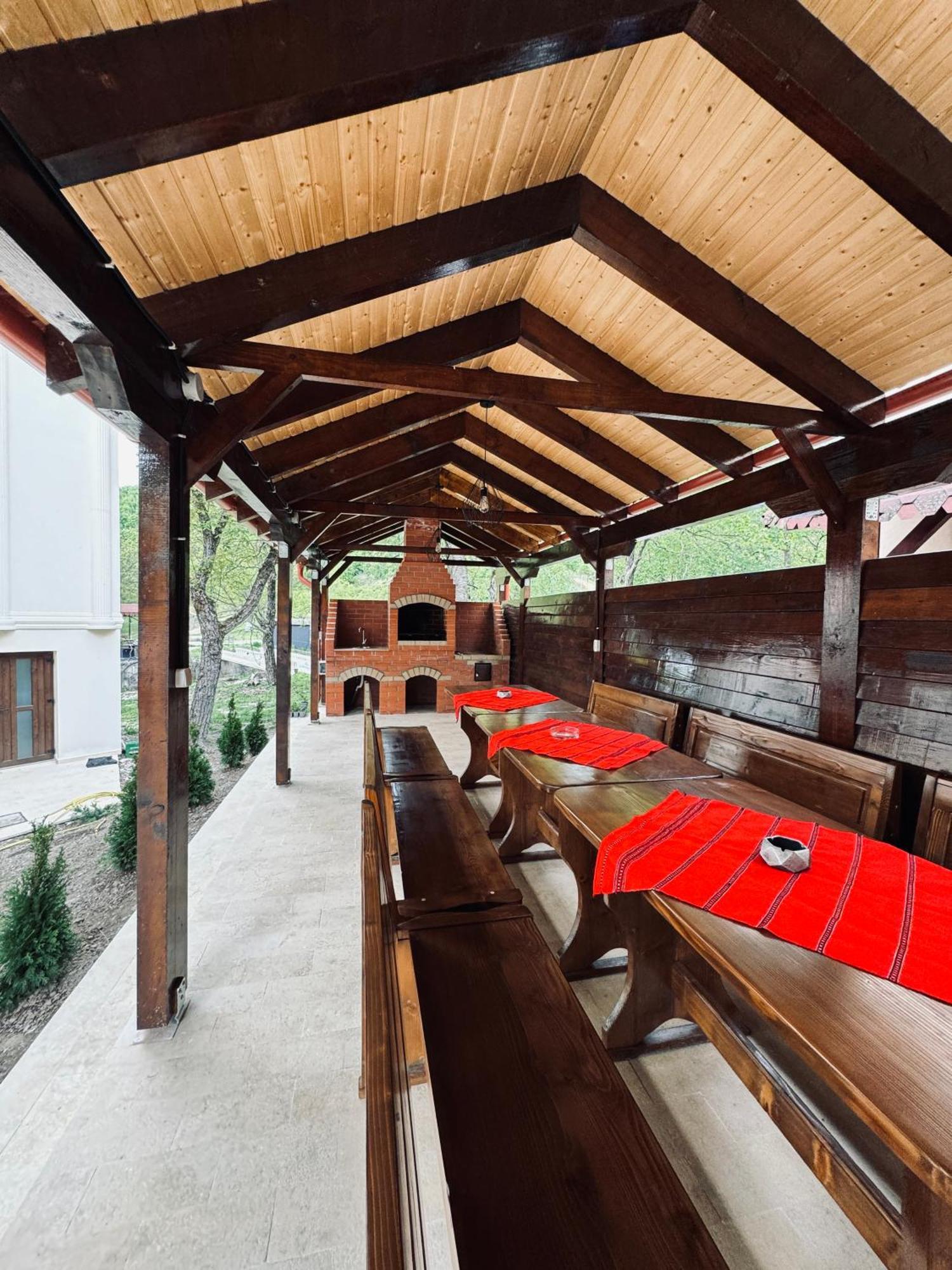 Conacul Pestera Ursilor Chiscau Exterior foto
